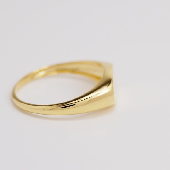 9K Solid Gold Signet Ring - NEW/NEVER WORN - Picture 2 of 5